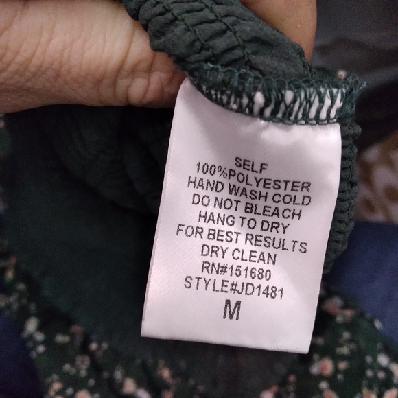 ISALIS Green Floral Smocked Dress w/Deep V-Neckline - Picture 3 of 7